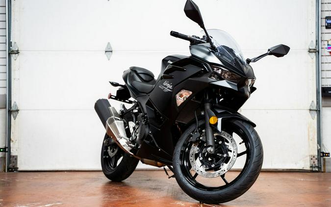 2026 Kawasaki Ninja® 500 Metallic Flat Spark Black