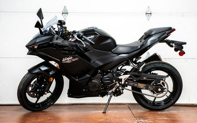 2026 Kawasaki Ninja® 500 Metallic Flat Spark Black