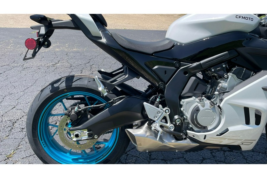 2026 675SS - NEBULA WHITE - CFMOTO