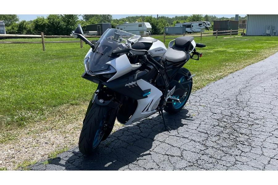 2026 675SS - NEBULA WHITE - CFMOTO