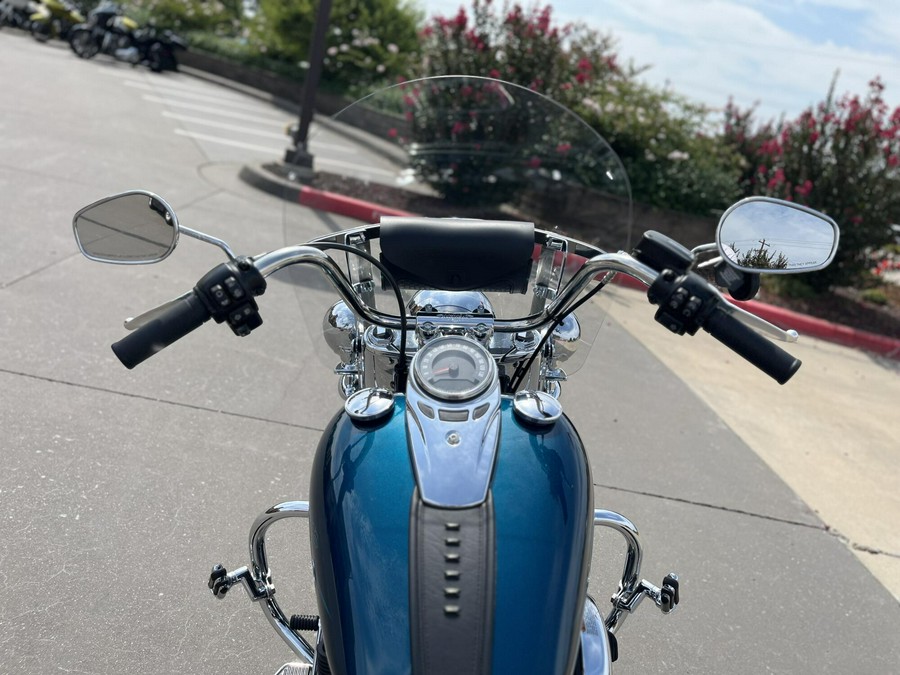 2020 Harley-Davidson® FLHC Heritage Classic 107 Tahitian Teal 059903