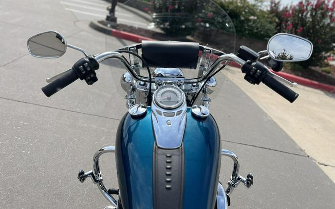 2020 Harley-Davidson® FLHC Heritage Classic 107 Tahitian Teal 059903