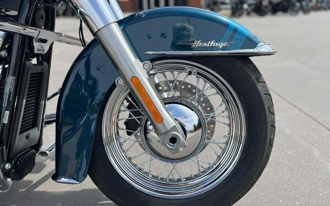 2020 Harley-Davidson® FLHC Heritage Classic 107 Tahitian Teal 059903