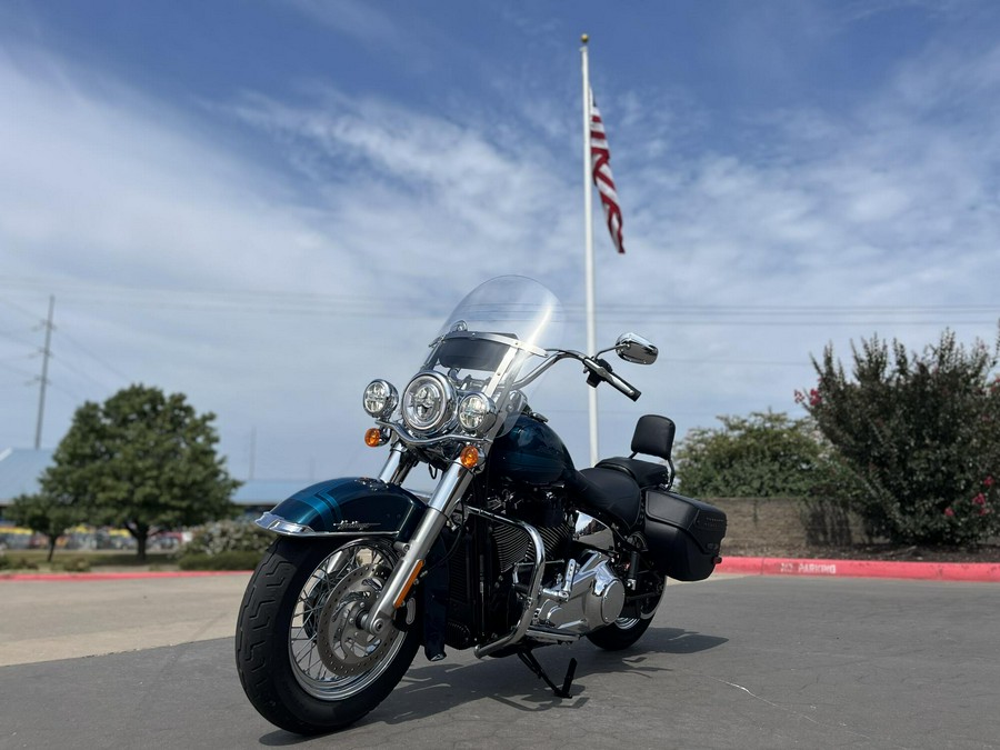 2020 Harley-Davidson® FLHC Heritage Classic 107 Tahitian Teal 059903