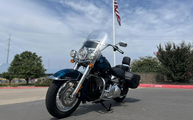2020 Harley-Davidson® FLHC Heritage Classic 107 Tahitian Teal 059903