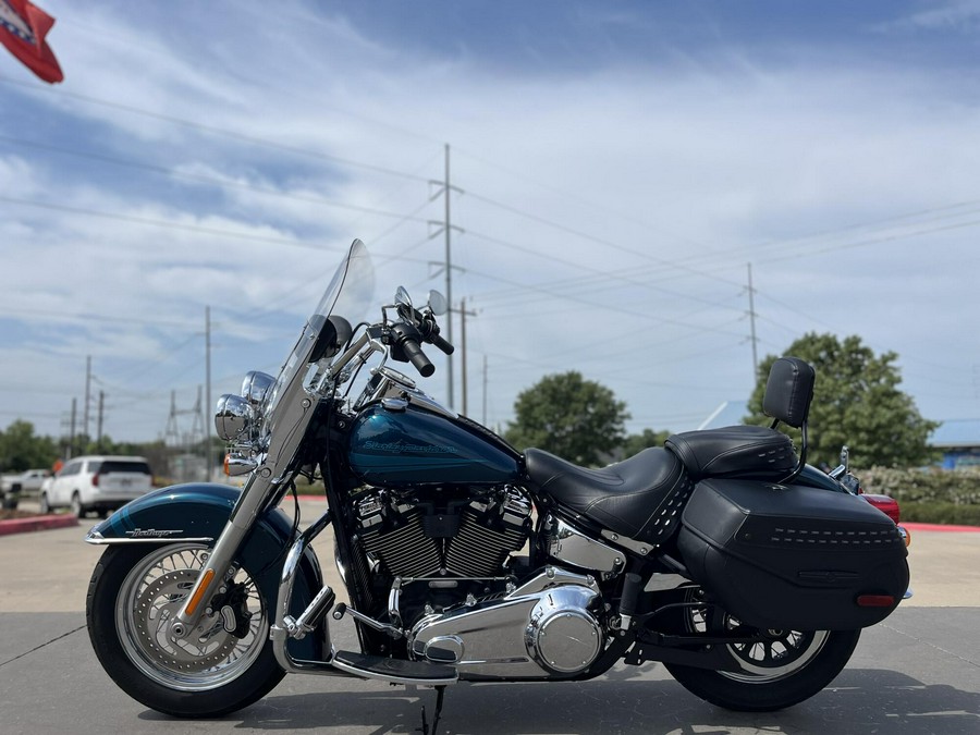 2020 Harley-Davidson® FLHC Heritage Classic 107 Tahitian Teal 059903