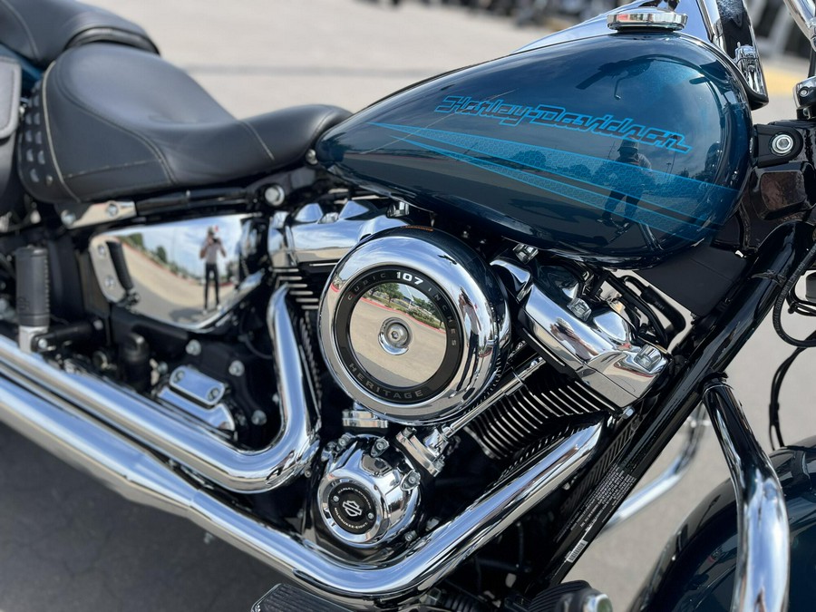 2020 Harley-Davidson® FLHC Heritage Classic 107 Tahitian Teal 059903
