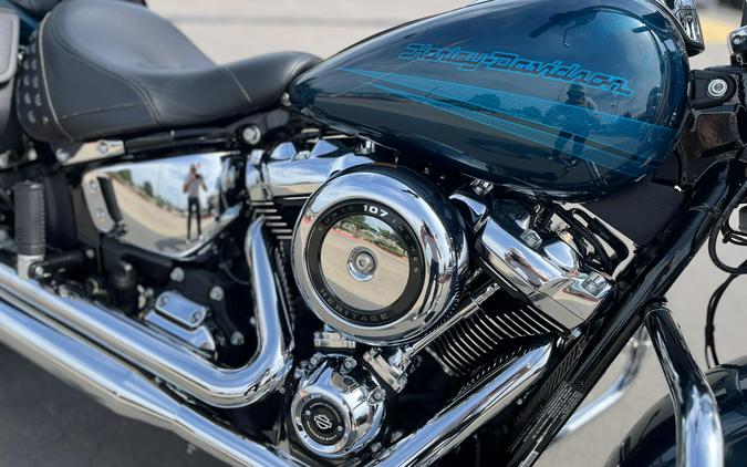 2020 Harley-Davidson® FLHC Heritage Classic 107 Tahitian Teal 059903