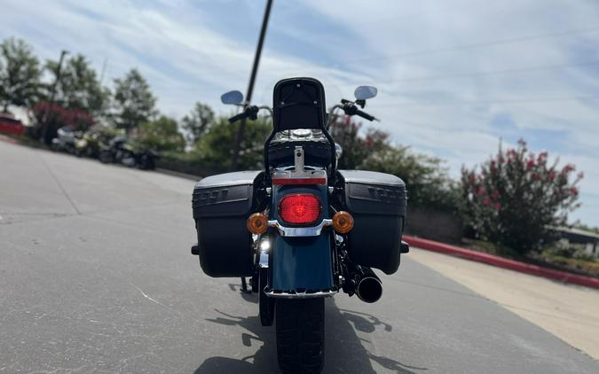 2020 Harley-Davidson® FLHC Heritage Classic 107 Tahitian Teal 059903