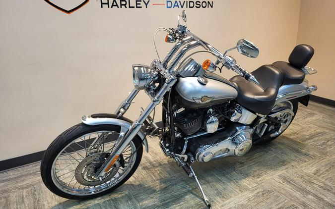 2003 Harley-Davidson® Softail Deuce Two-Tone Sterling Silver and Vivid Black FXSTDI