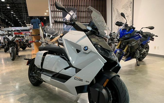 2023 BMW CE 04 Review [Urban Electric Commuter Scooter]