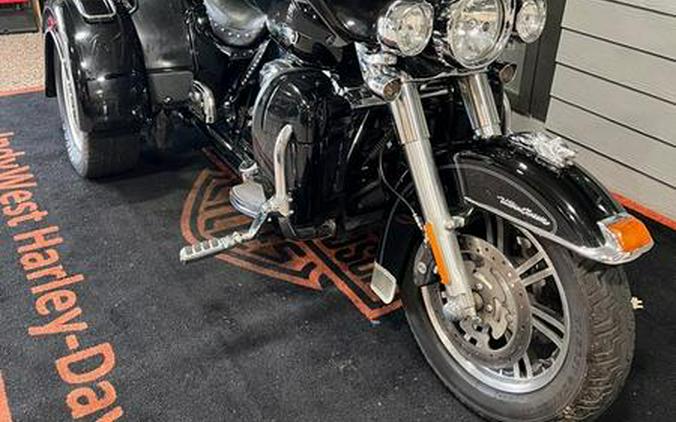 2010 Harley-Davidson® FLHTCUTG - Tri Glide® Ultra Classic®