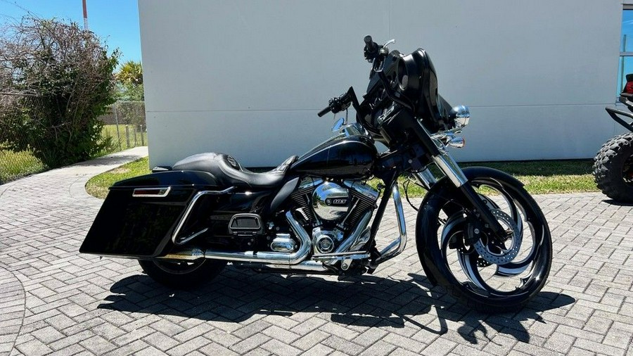 2015 Harley-Davidson® FLHTCU - Electra Glide® Ultra Classic®