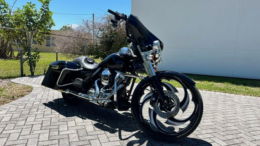 2015 Harley-Davidson® FLHTCU - Electra Glide® Ultra Classic®
