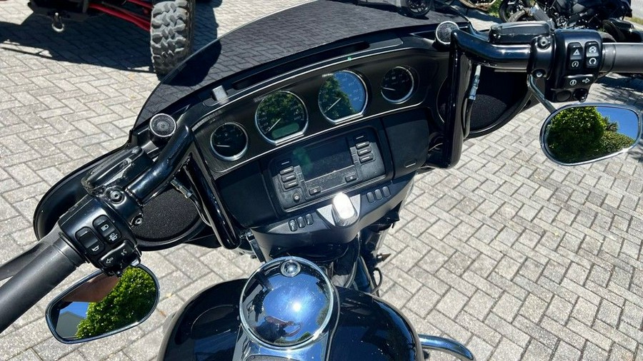 2015 Harley-Davidson® FLHTCU - Electra Glide® Ultra Classic®