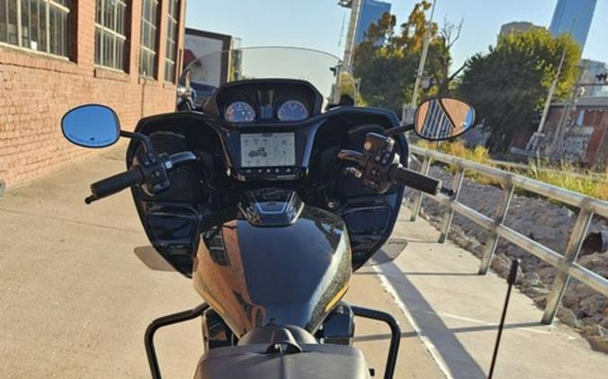 2026 Indian Motorcycle® Challenger 112 Dark Horse® with PowerBand Audio Package