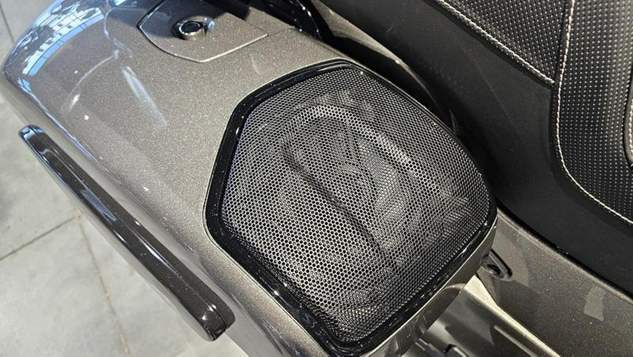 2025 Indian Motorcycle® Roadmaster® Dark Horse® w/Powerband Audio Heavy Metal