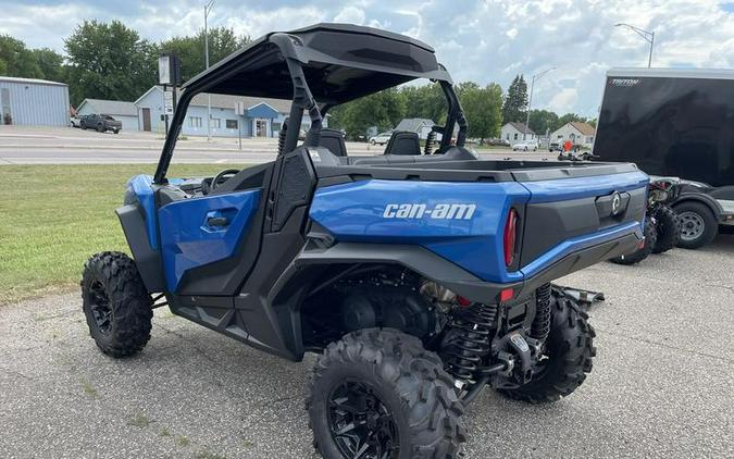 2023 Can-Am® Commander XT 700