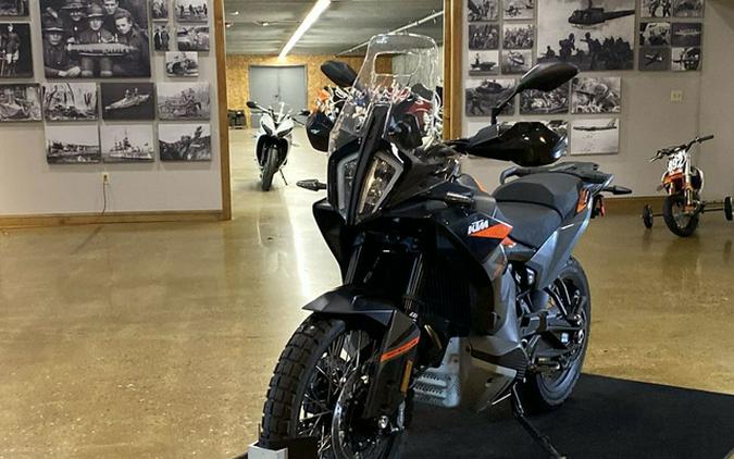 2023 KTM Adventure 890