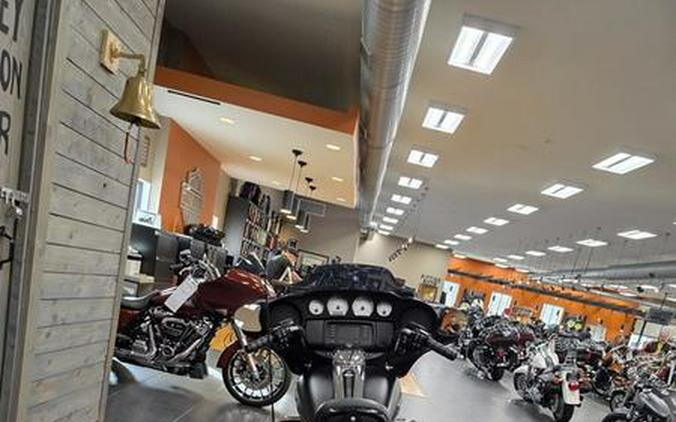 2017 Harley-Davidson® FLHX - Street Glide®