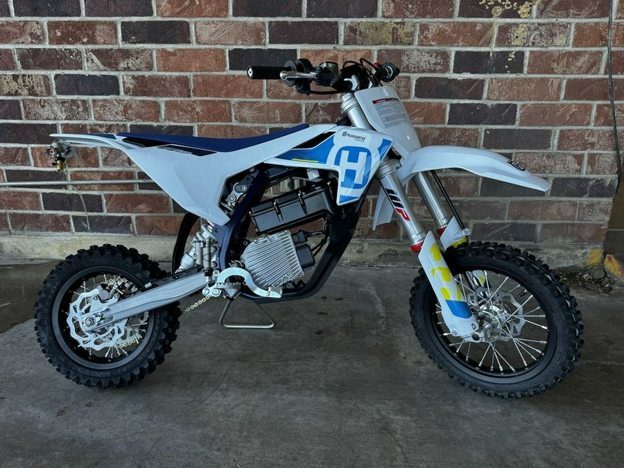 2024 Husqvarna® EE 5