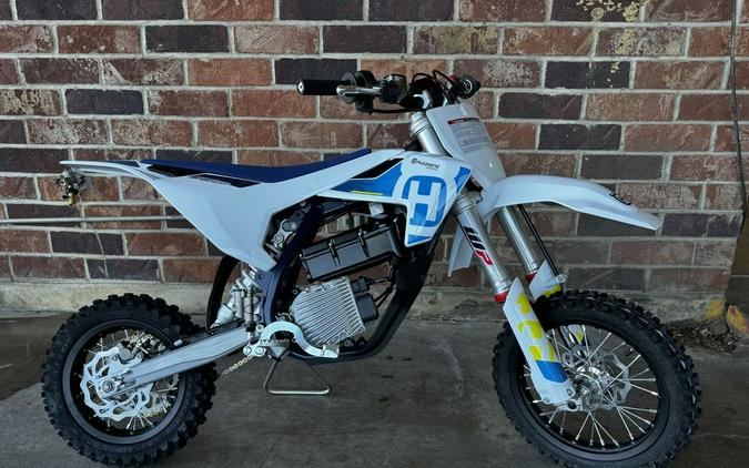 2024 Husqvarna® EE 5