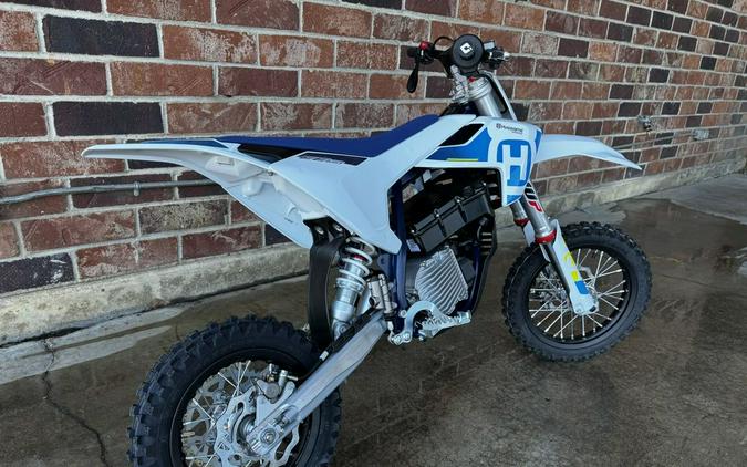 2024 Husqvarna® EE 5