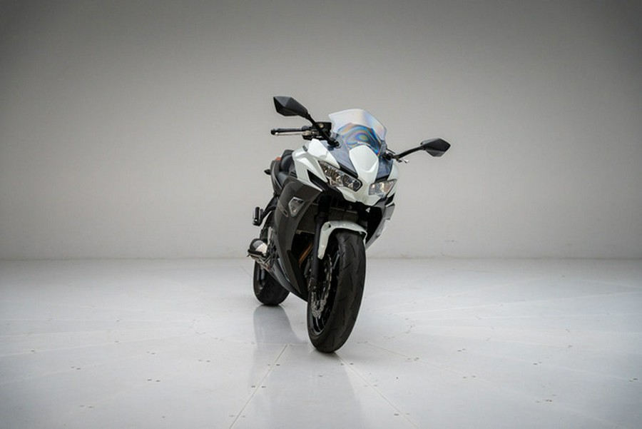 2023 Kawasaki Ninja 650 Pearl Robotic WhiteMetallic Matte Gray