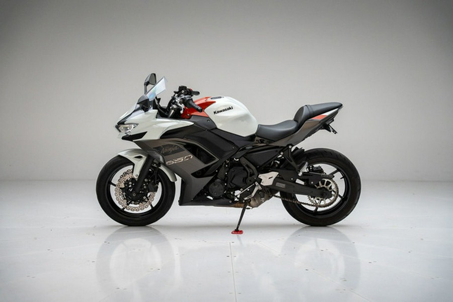 2023 Kawasaki Ninja 650 Pearl Robotic WhiteMetallic Matte Gray