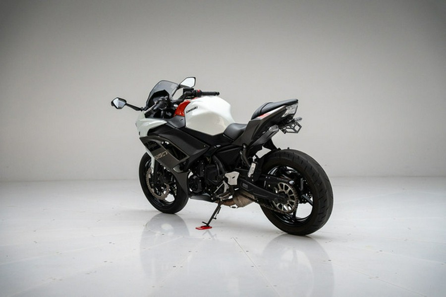 2023 Kawasaki Ninja 650 Pearl Robotic WhiteMetallic Matte Gray