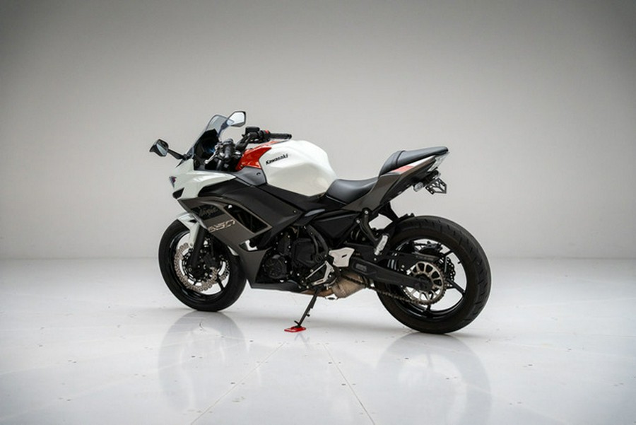 2023 Kawasaki Ninja 650 Pearl Robotic WhiteMetallic Matte Gray