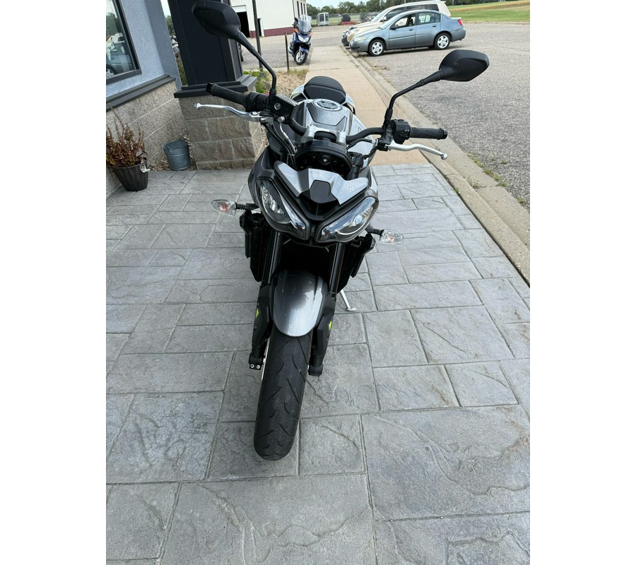 2024 Triumph Street Triple 765 R
