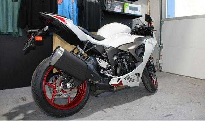 2025 Kawasaki Ninja® ZX™-6R Base