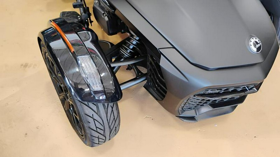 2024 Can-Am® Spyder F3 Limited Dark Wheels