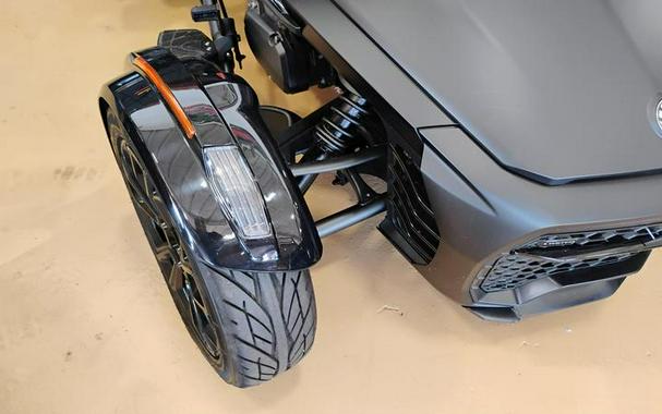 2024 Can-Am® Spyder F3 Limited Dark Wheels