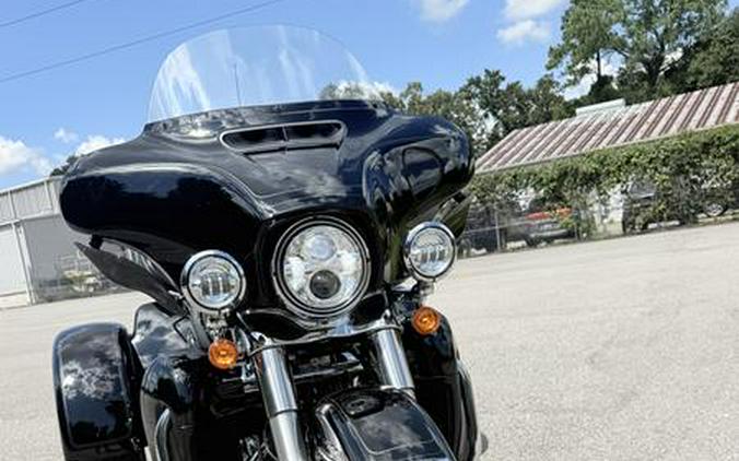 2022 Harley-Davidson® FLHTCUTG - Tri Glide® Ultra