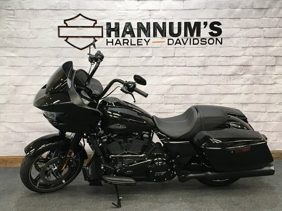 2024 Harley-Davidson Road Glide™ Vivid Black (Black Finish w/Cast Wheels) FLTRX