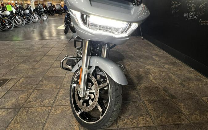 2025 Harley-Davidson Road Glide® Atlas Silver Metallic