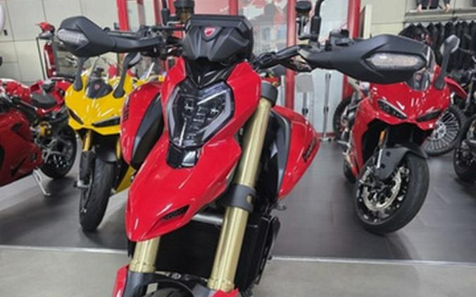 2026 Ducati Hypermotard V2