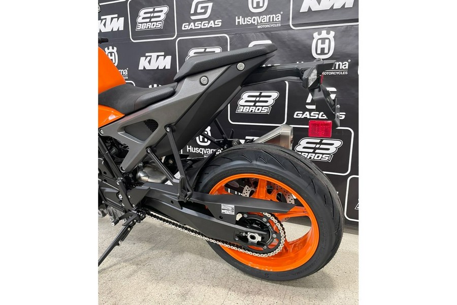 2024 KTM 990 Duke