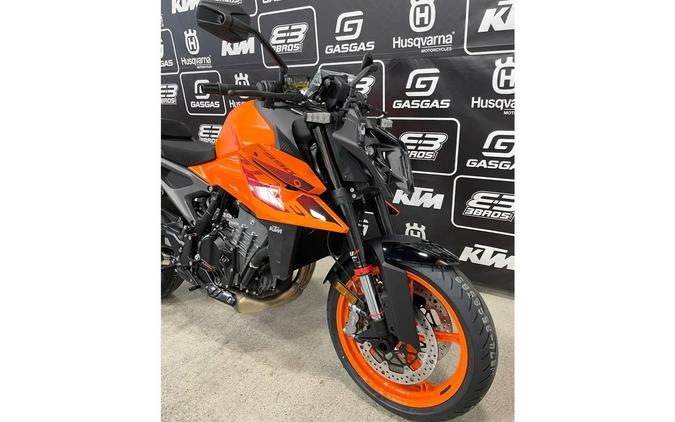 2024 KTM 990 Duke