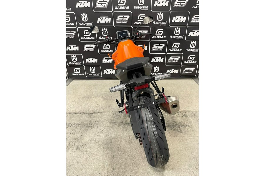 2024 KTM 990 Duke