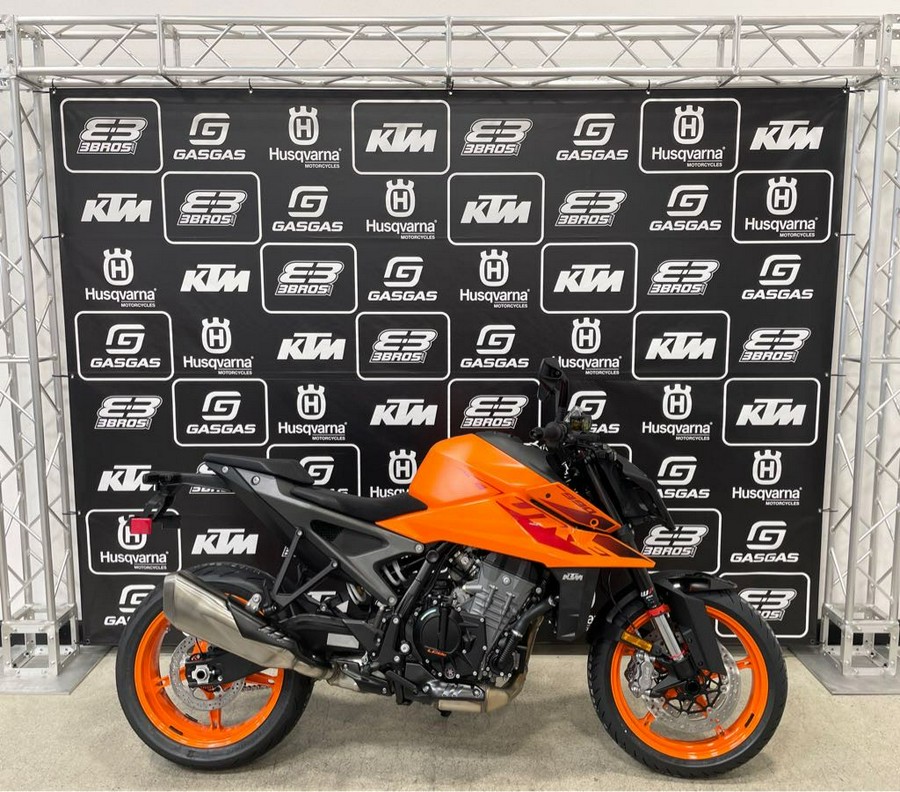 2024 KTM 990 Duke