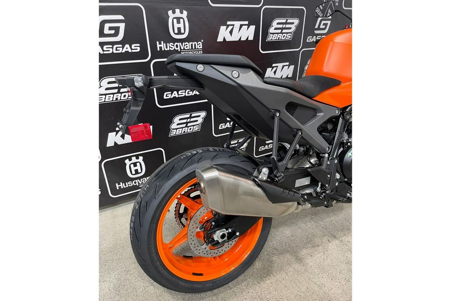 2024 KTM 990 Duke