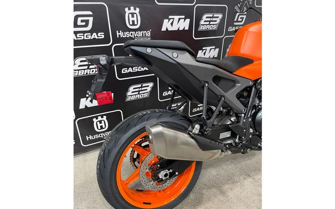 2024 KTM 990 Duke