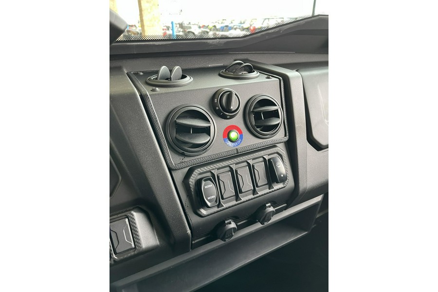 2024 CFMOTO UFORCE 1000 With full cab and heater