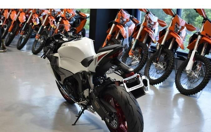 2025 Kawasaki Ninja® ZX™-6R Base