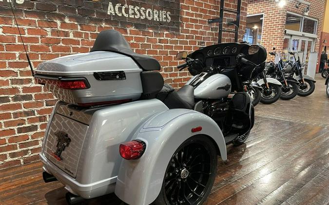2025 Harley-Davidson FLHTCUTG - Tri Glide Ultra