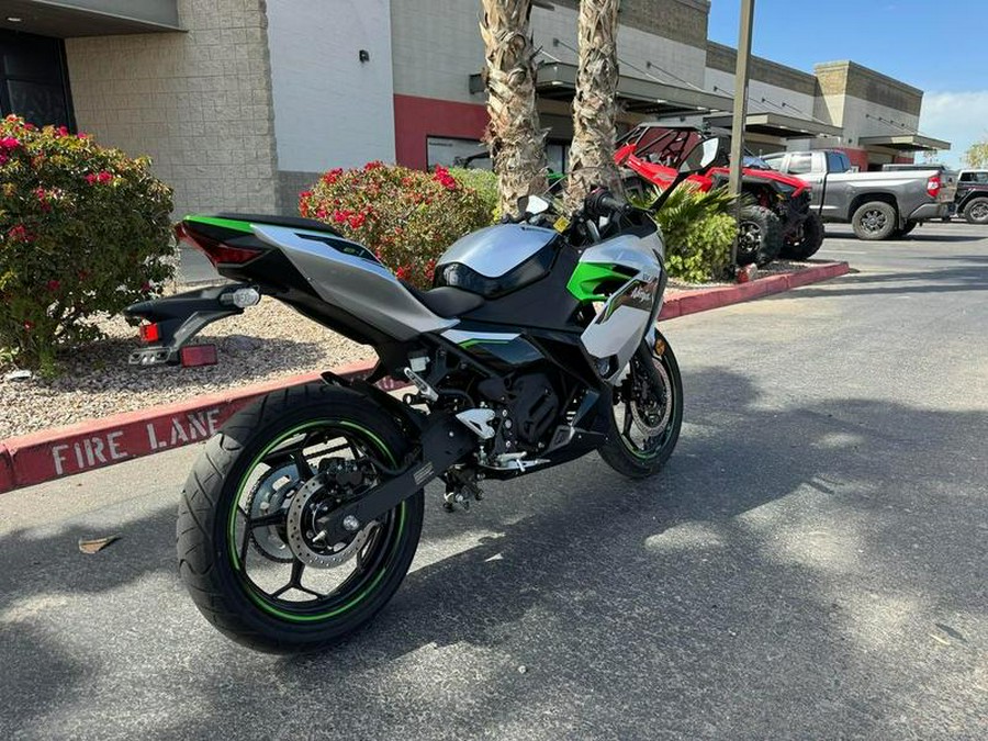 2024 Kawasaki Ninja® e-1 ABS