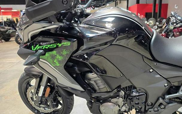 2022 Kawasaki Versys® 1000 SE LT+